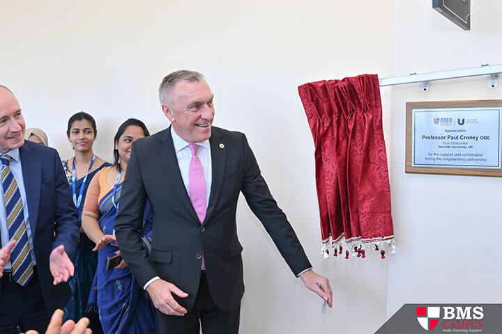 Teesside University Vice-Chancellor Professor Paul Croney OBE Inaugurates New Facilities and Marks an Expanded TNE Partnership with BMS (6)