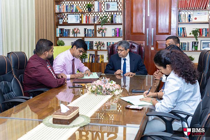 MOU Signing with Marketing Alumni Association, USJP (5)